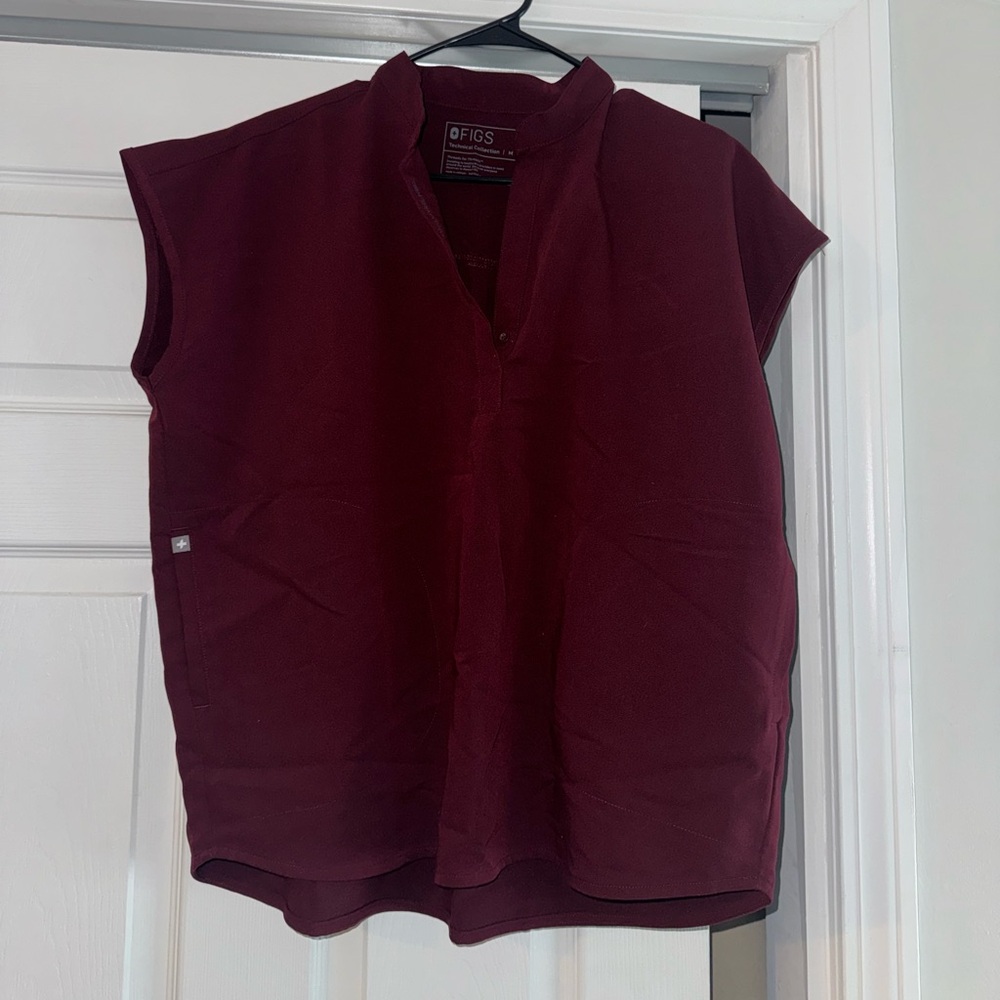 Figs Rafaela oversized top, size Medium. Burgundy